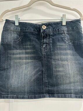 Mudd Women's Faded Blue Denim Mini Skirt